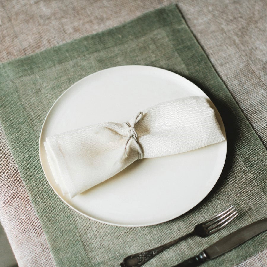Double layered linen placemat in green and natural 45x35cm