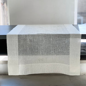 Linen table runner Tinita with embroidery in white 65x120cm