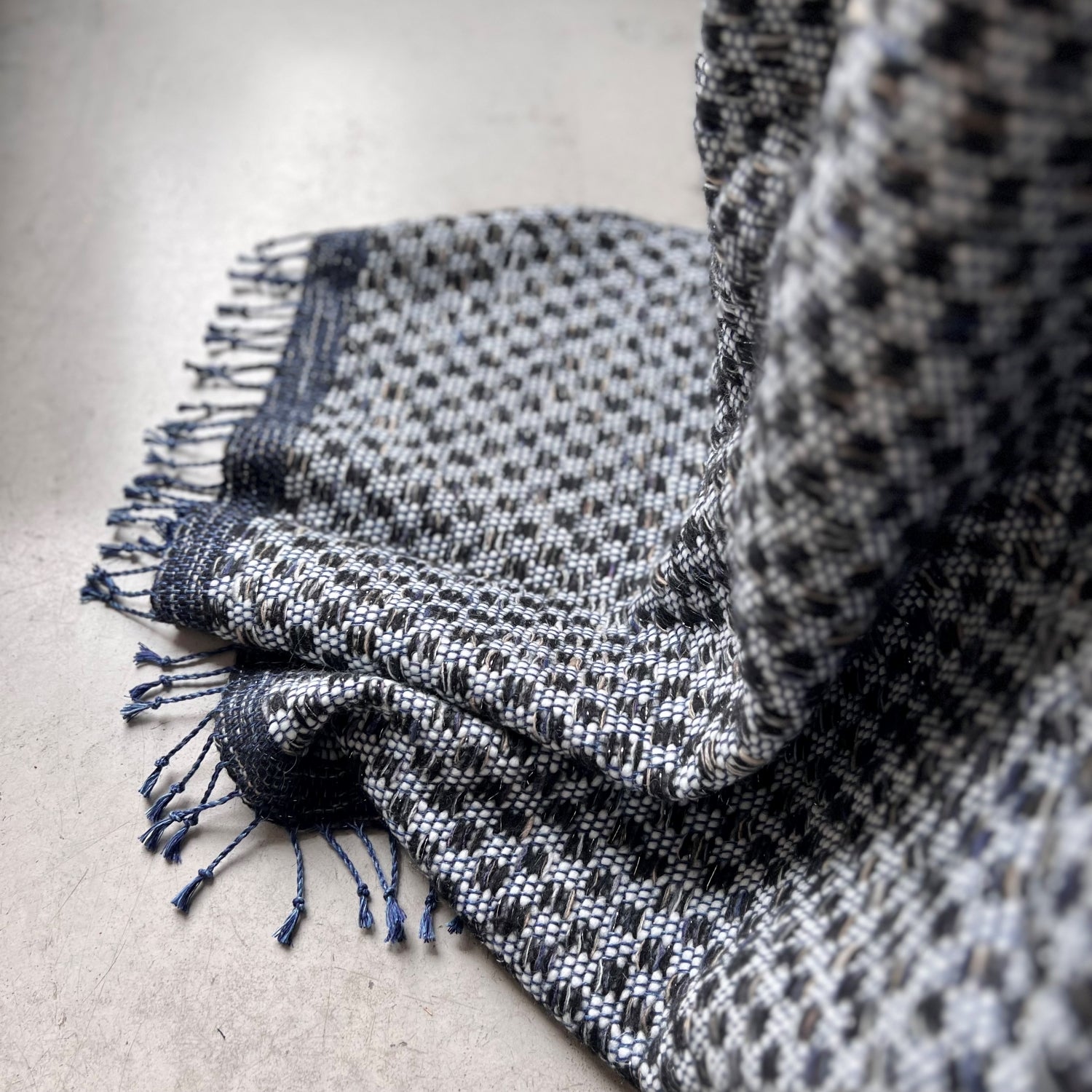 Handwoven Linen wool throw Chess 120x180 cm