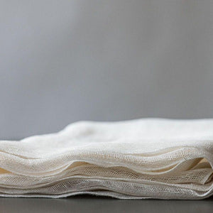 Tablecloth Tinita 180x180cm in white