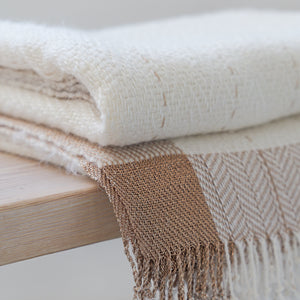 Linen alpaca throw in white and gold 140x190 cm