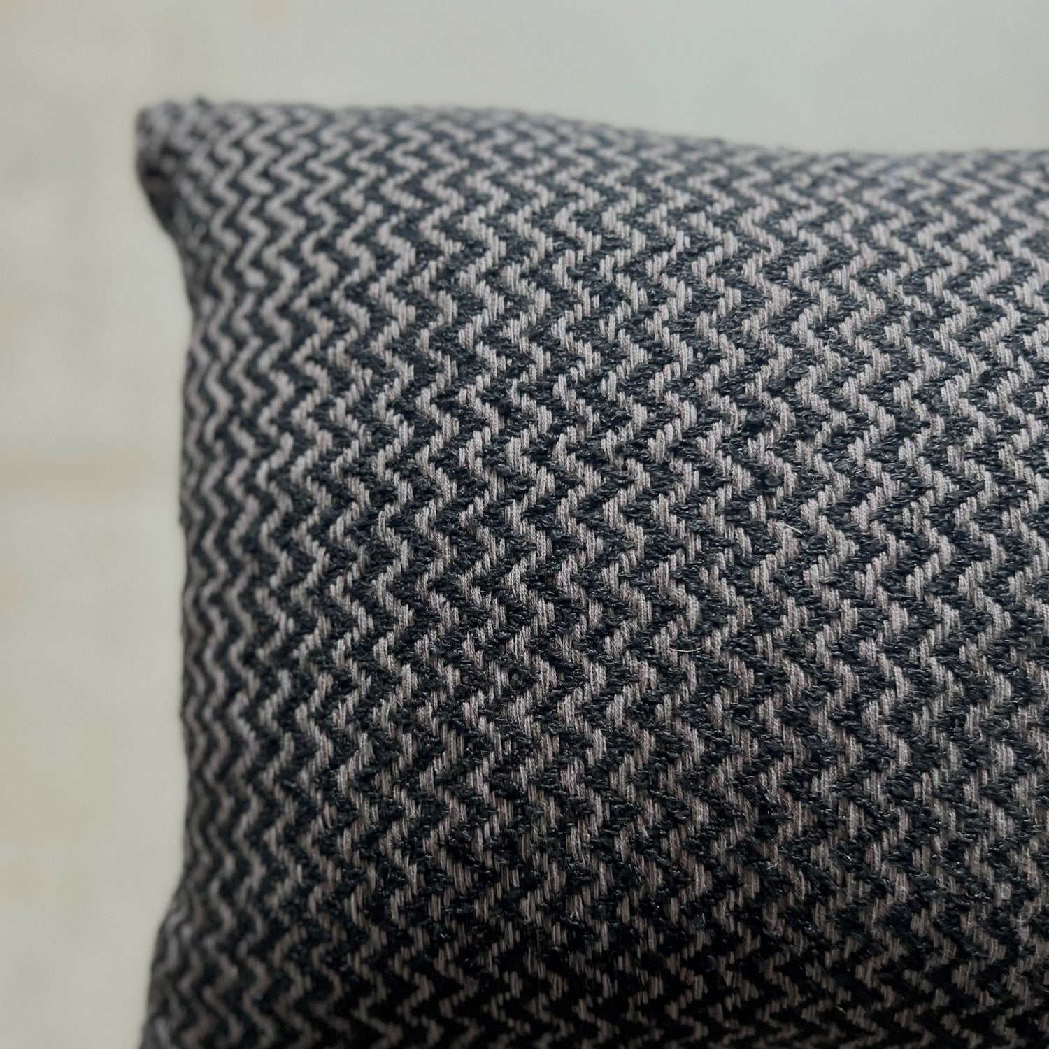 Linen boucle zig zag cushion 50x35 cm