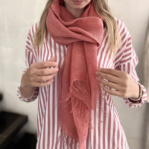 Handwoven double layer linen scarf in coral 50x200 cm