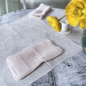 Handwoven linen napkin and placemat gift set in powder pink, that consists of 1 napkin 50x50 cm, 1 embroidered placemat 50x50 cm, and 1 silk napkin holder