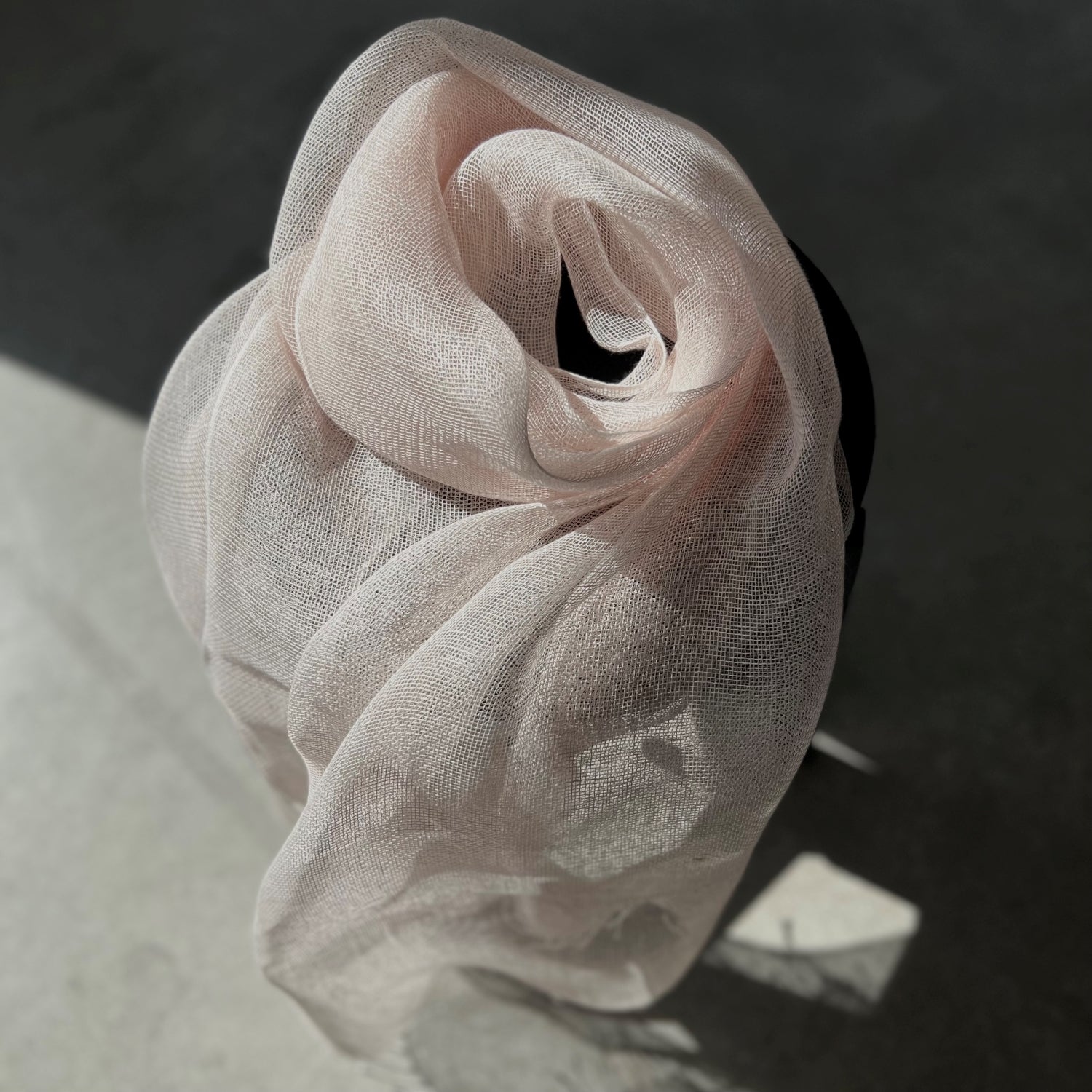 Handwoven linen scarf Tinita in powder 70x200 cm