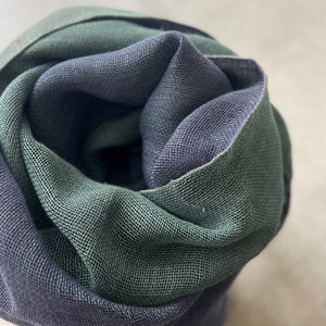 Handwoven Linen double layer scarf in emerald green and aubergine color 70x220 cm