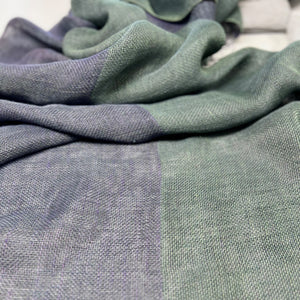 Handwoven Linen double layer scarf in emerald green and aubergine color 70x220 cm