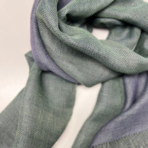 Handwoven Linen double layer scarf in emerald green and aubergine color 70x220 cm