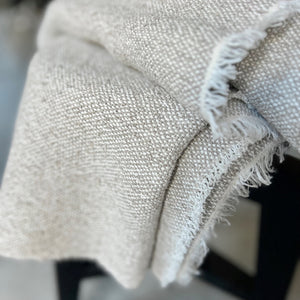 Boucle linen throw in natural 150x160 cm with small fringes