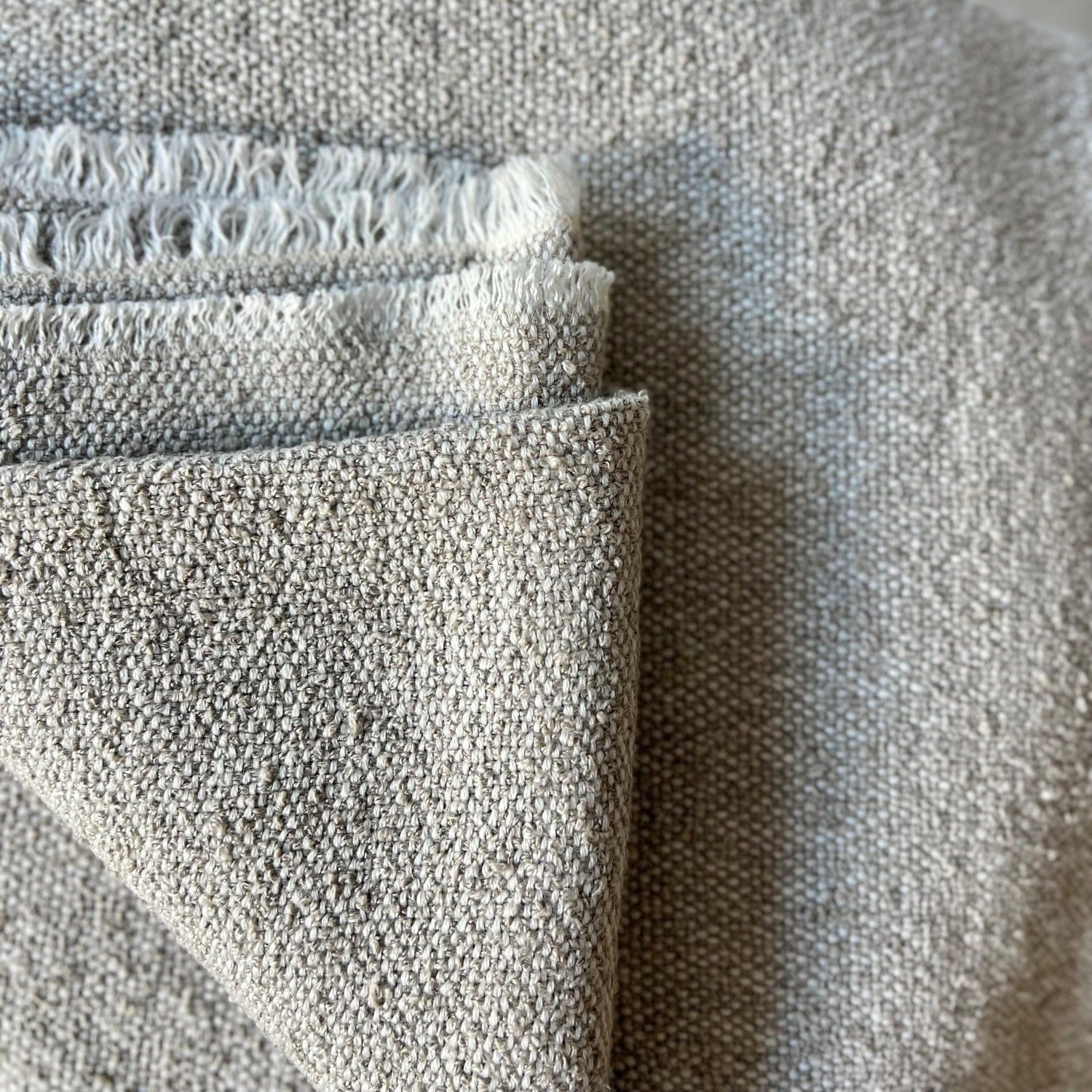 Boucle linen throw in natural 150x160 cm with small fringes