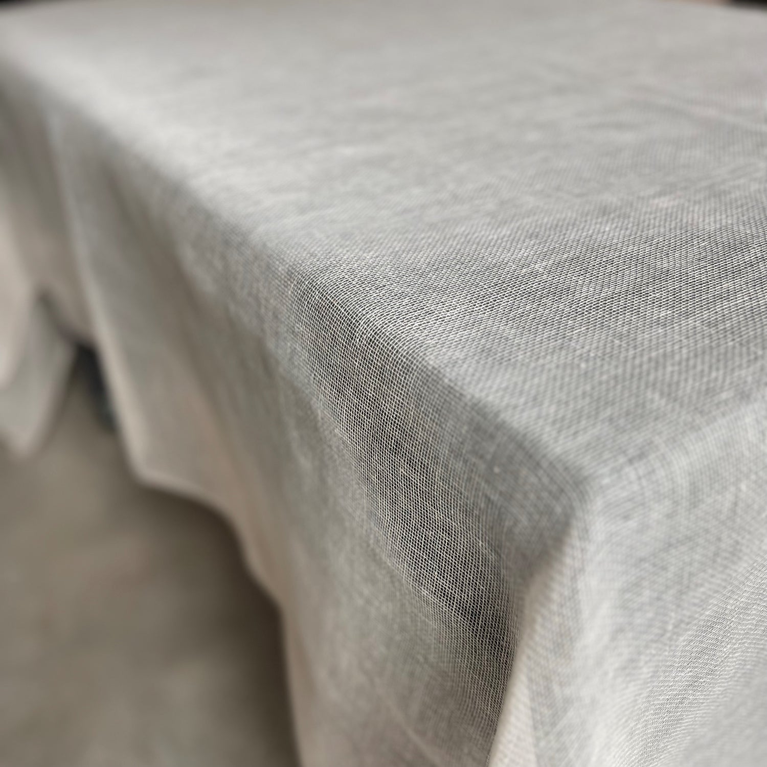 Handwoven one layer tablecloth "Tinita" in powder color 150x225 cm