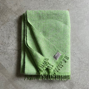 Handwoven linen wool throw Trinis in lime green color with hand-twisted fringes 130x180 cm