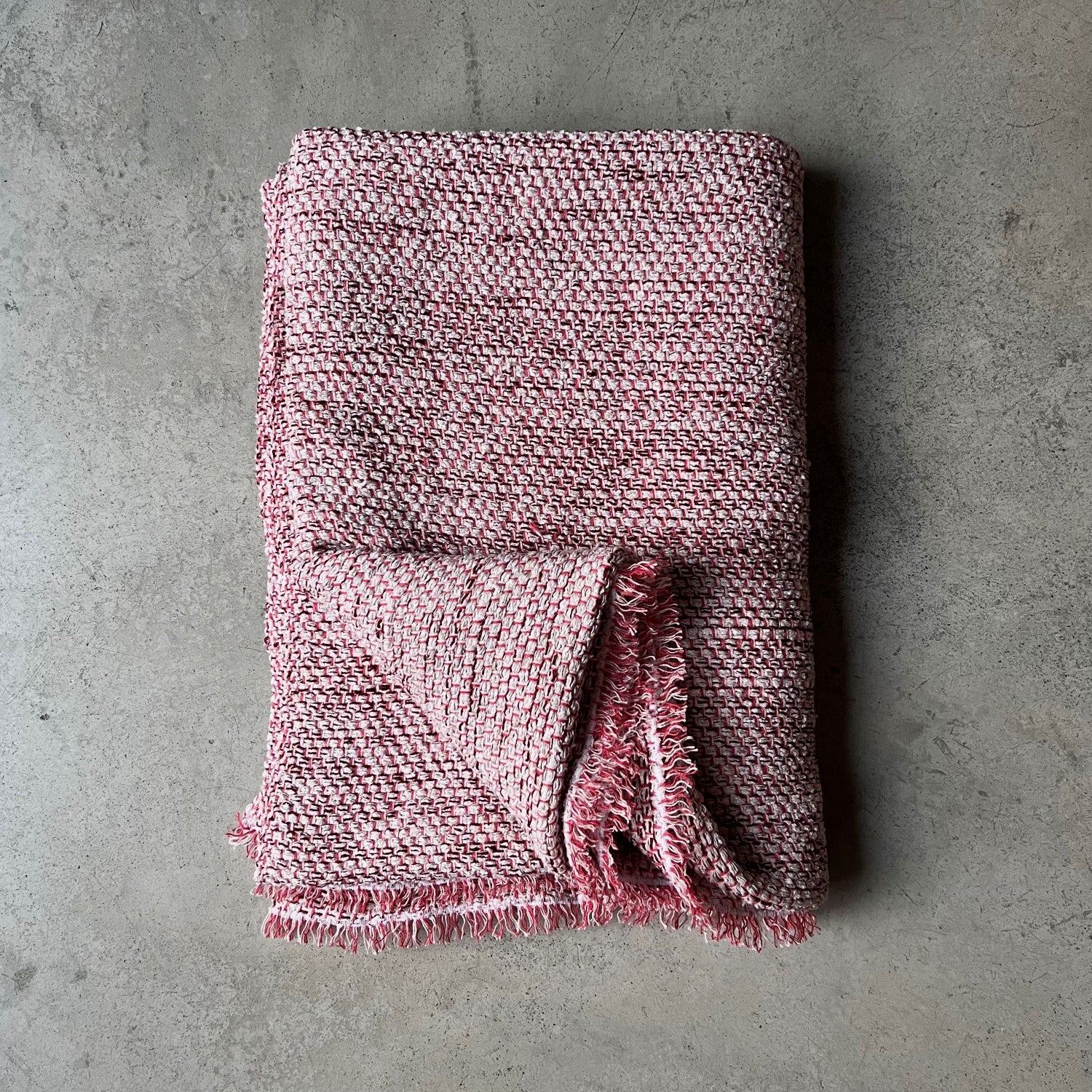 Handwoven boucle linen throw in red and white with slight shine 125x180 cm