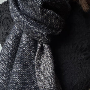 Double layer cashmere scarf in black and gold 36x180 cm