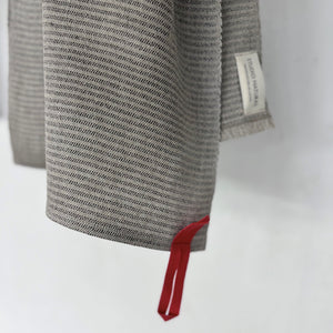 Handwoven linen kitchen towel in natural 40x70 cm with a red hanging loop