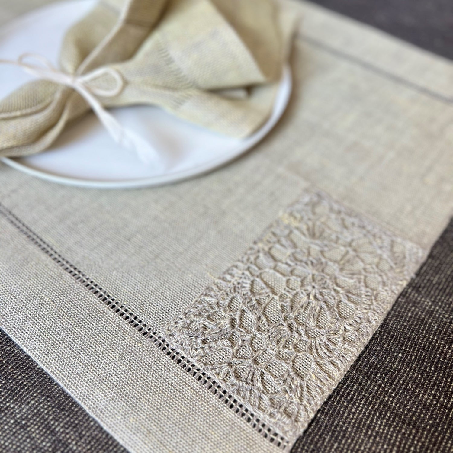Handwoven linen placemat in mustard with handmade hemstitch and crocheted pocket 50x40 cm