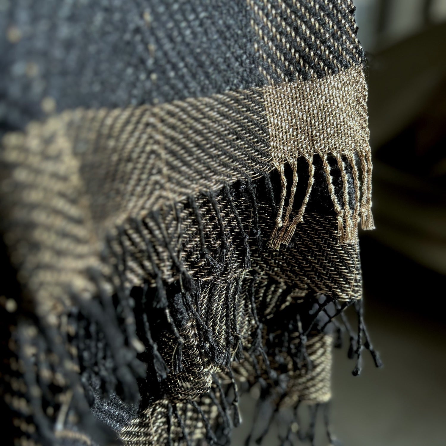 Handwoven linen mohair throw in black and gold with hand-twisted fringes 130x190 cm 