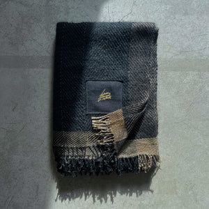 Handwoven linen mohair throw in black and gold with hand-twisted fringes 130x190 cm 