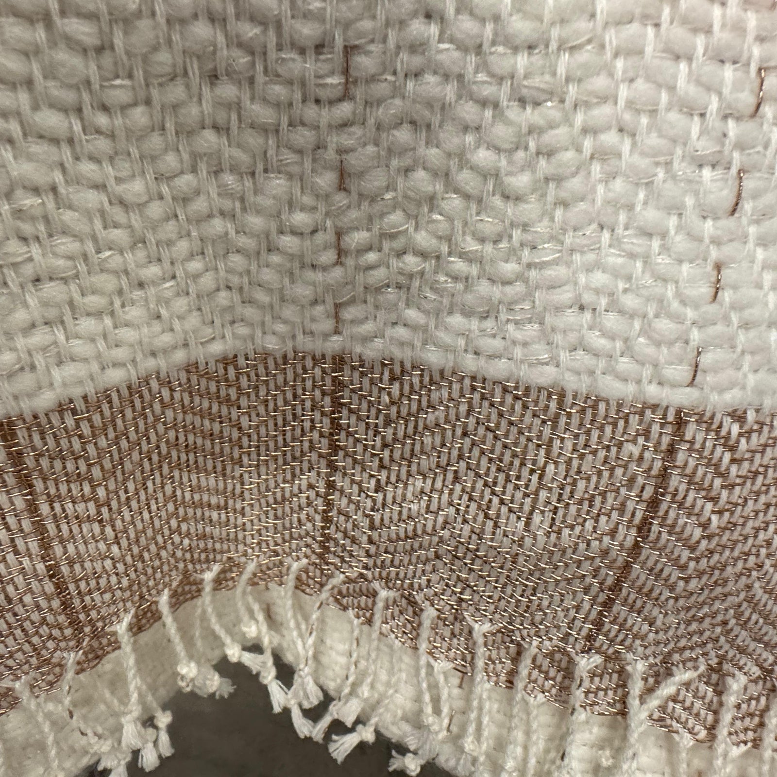 Handwoven linen alpaca throw in white and gold with hand-twisted fringes 140x190 cm 