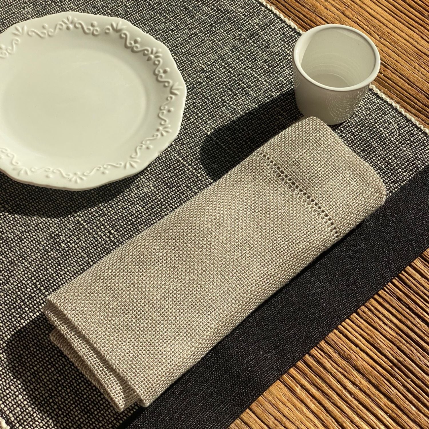 Linen placemat primit in B&W 40x50 cm
