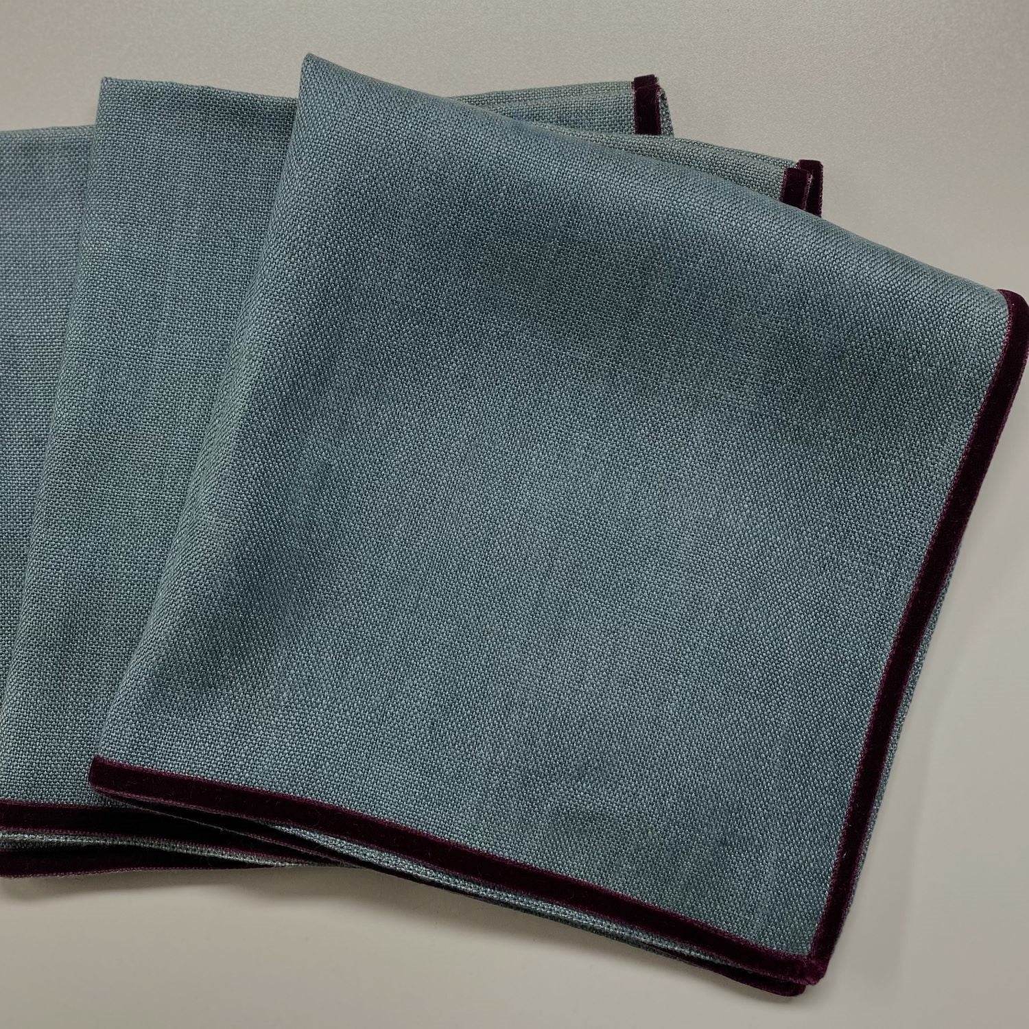 Linen napkin with a velvet edge 50x50 cm