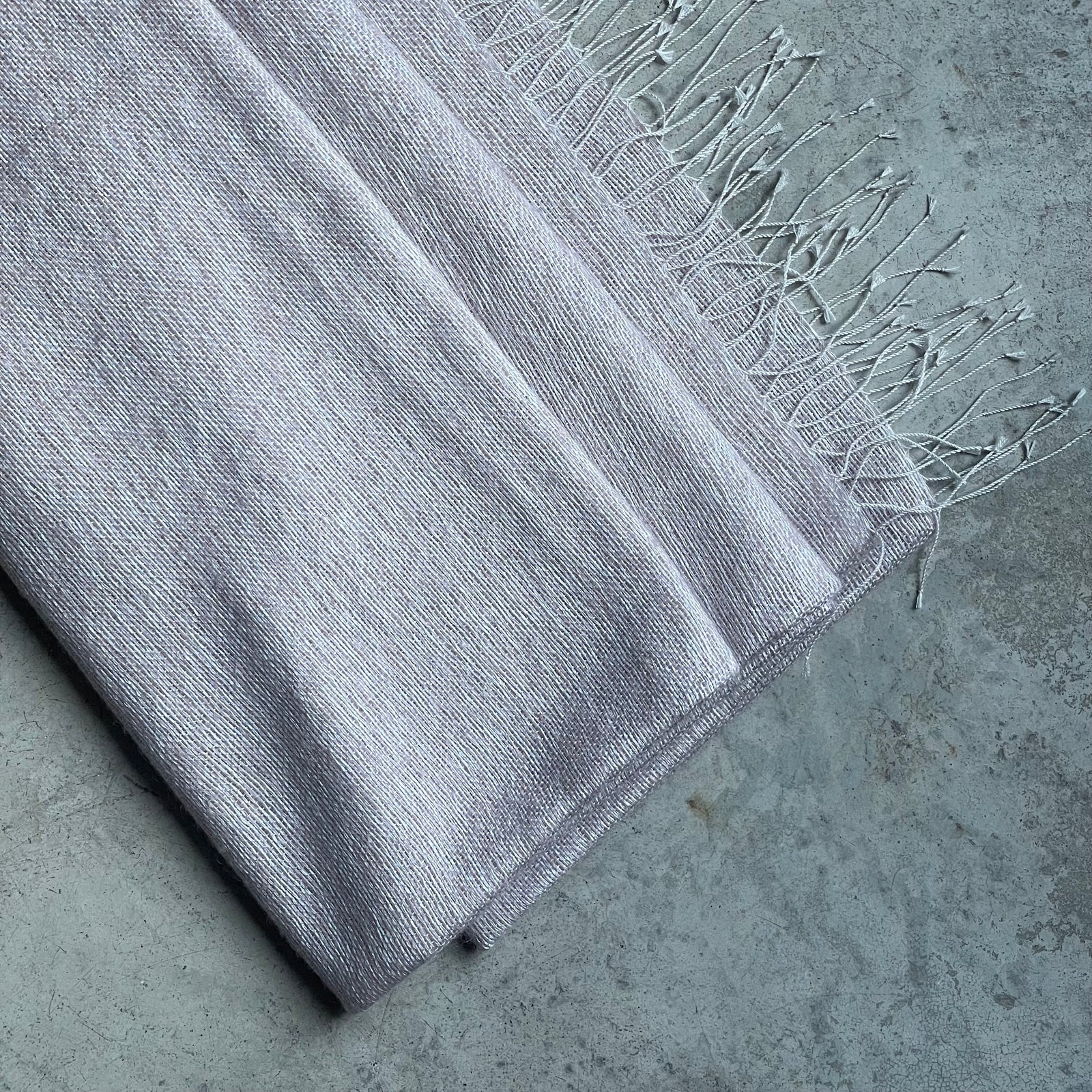 Cashmere and silk throw in pastel pink 140x180 cm