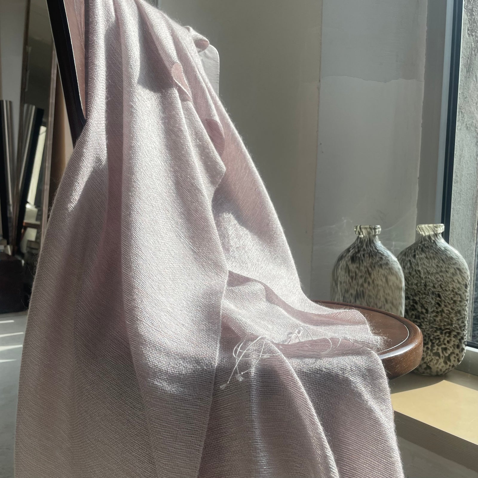 Cashmere and silk throw in pastel pink 140x180 cm