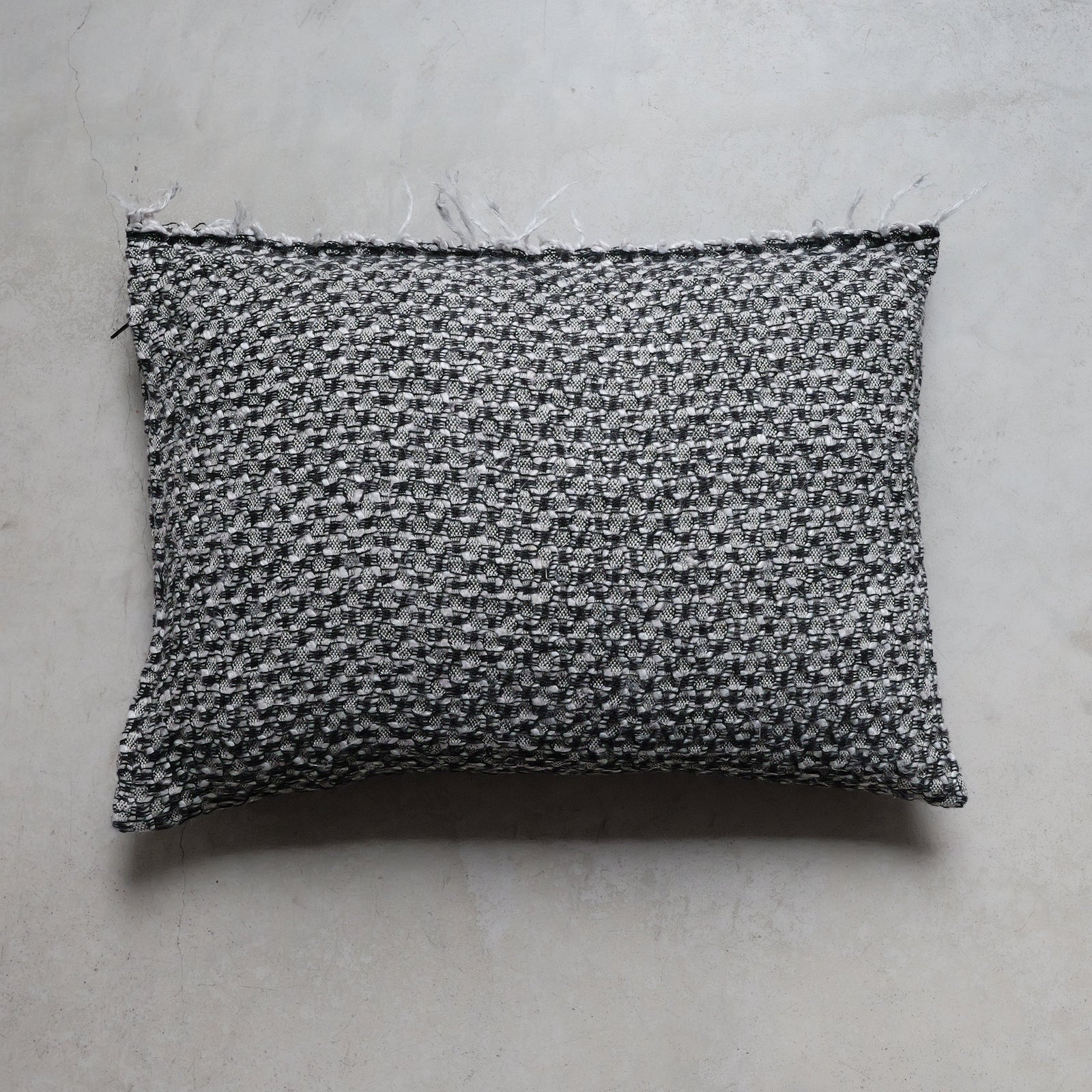 Linen cushion with black & white textured pattern 30x43cm