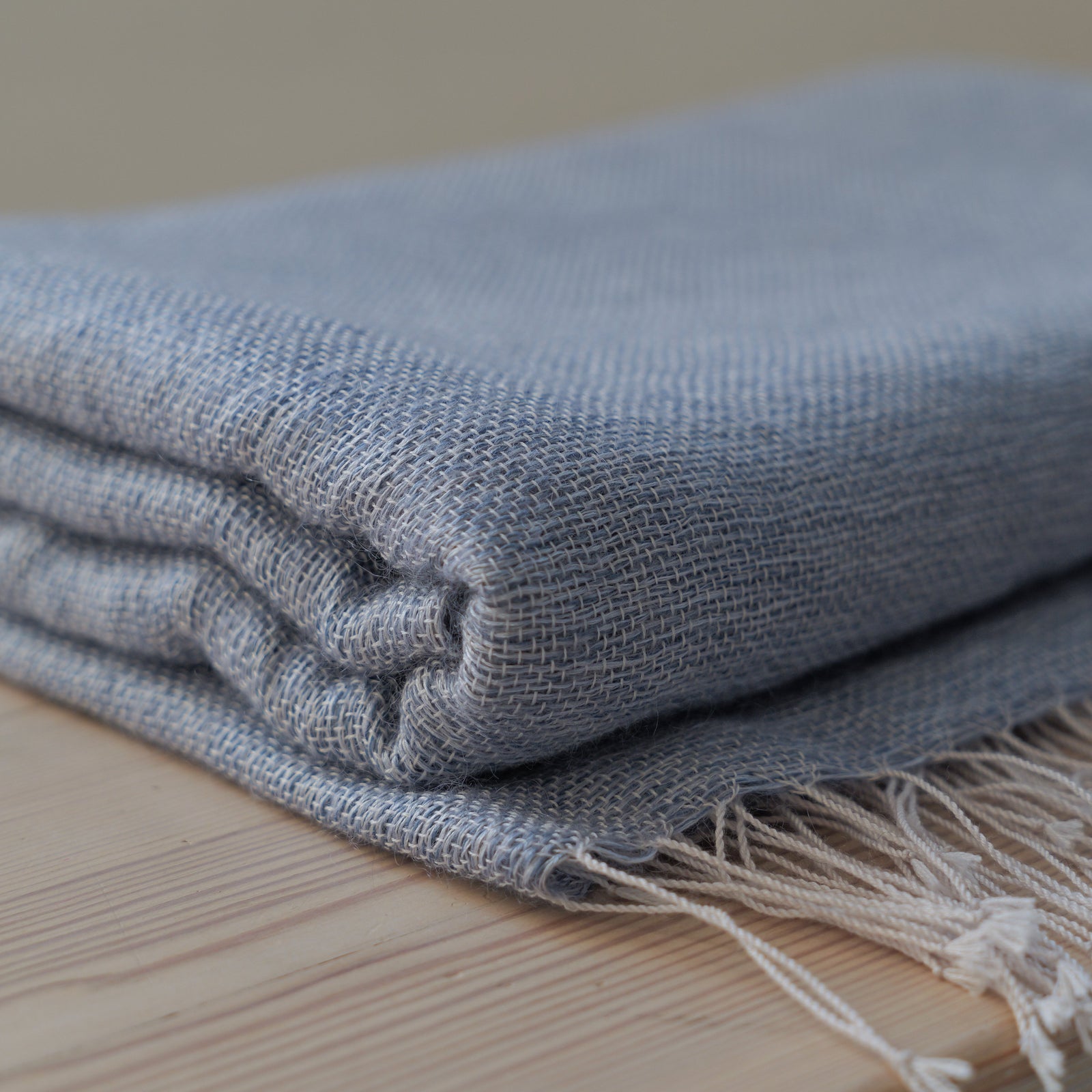 Cashmere throw, 140x210 cm, dove blue