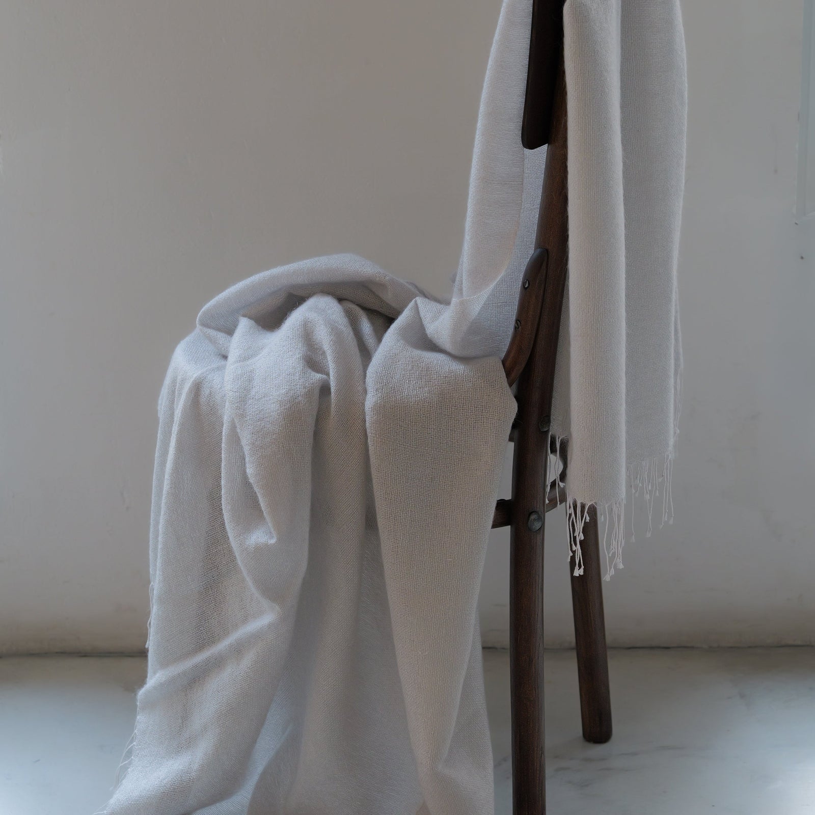 Cashmere throw, 140x200 cm, warm gray