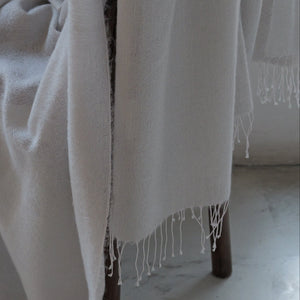 Cashmere throw, 140x200 cm, warm gray