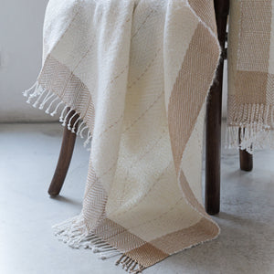Linen alpaca throw in white and gold 140x190 cm