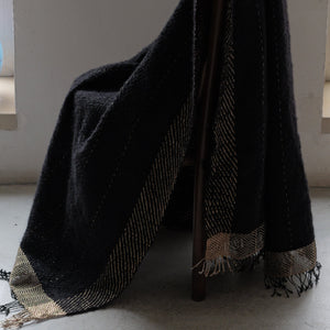Linen alpaca throw in black and gold