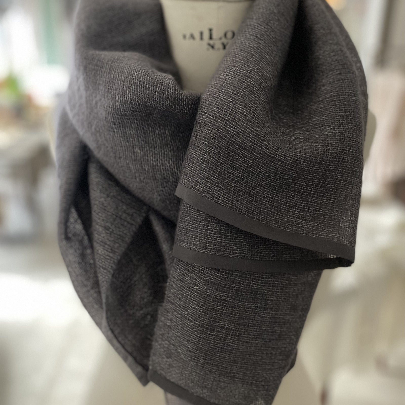 A soft and warm cashmere scarf in a ash brown hue 80x190cm
