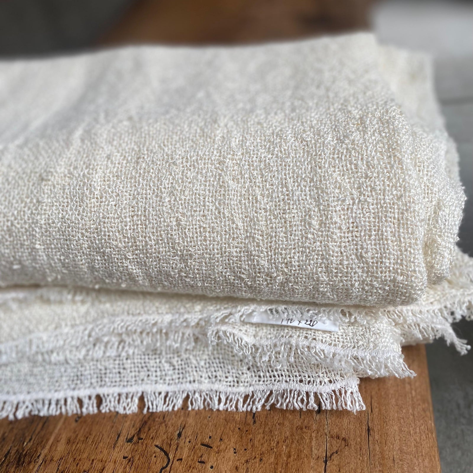 Boucle linen throw in creamy white 140x220 cm