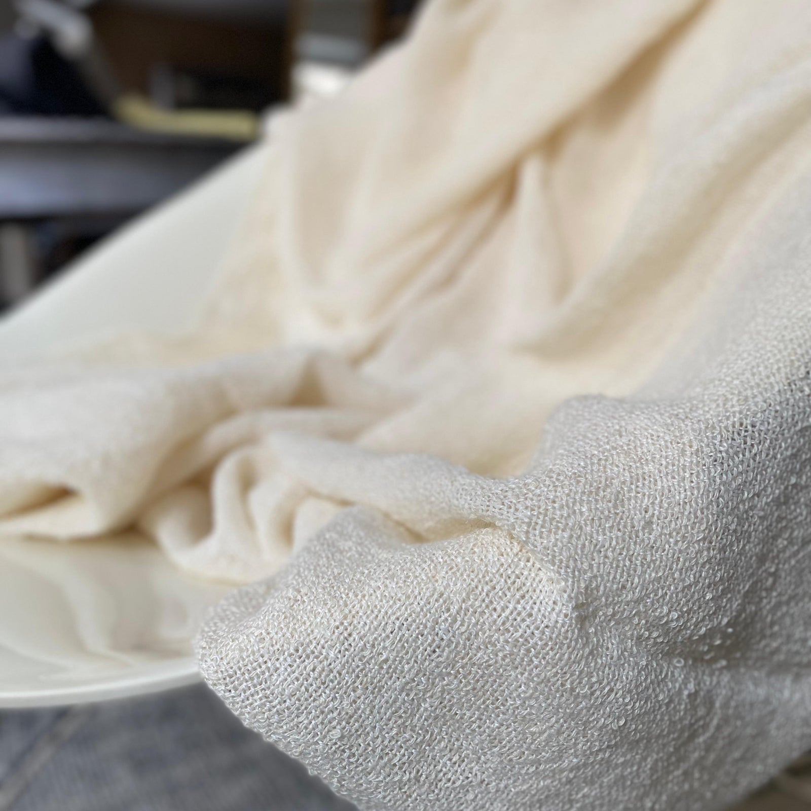 Boucle linen throw in creamy white 140x220 cm