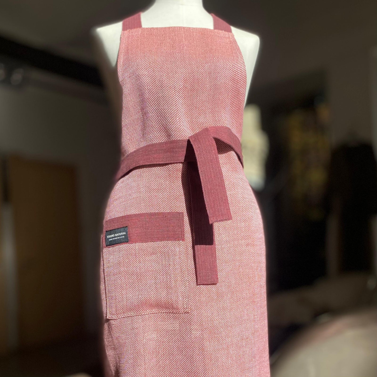 Linen apron in bordo 70x104 cm
