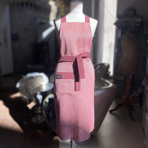 Linen apron in bordo 70x104 cm