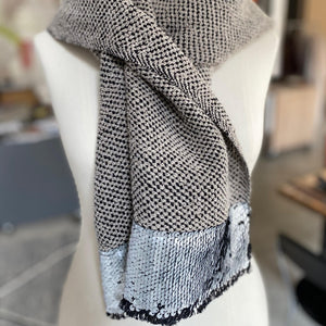 Linen boucle scarf Place 2x2 M in Natural and Black 55x220 cm