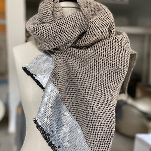 Linen boucle scarf Place 2x2 M in Natural and Black 55x220 cm
