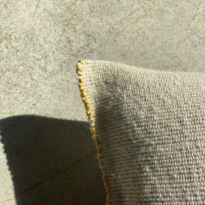 Linen cushion with golden thread 40x40 cm
