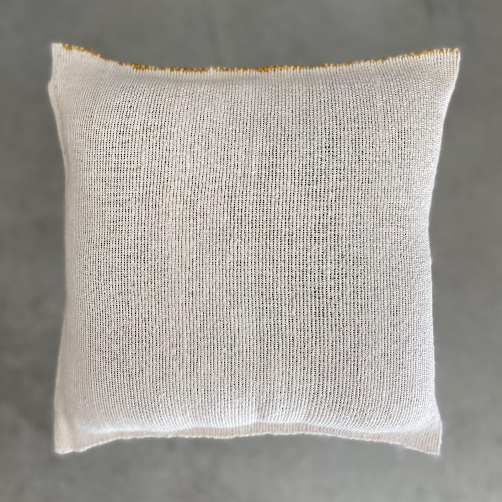 Linen cushion with golden thread 40x40 cm