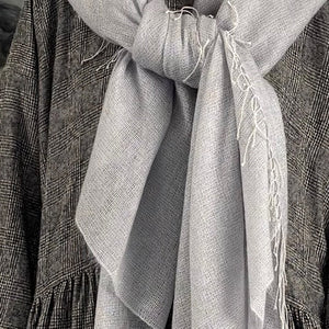 Cashmere scarf in light gray 145x220 cm