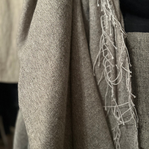 Cashmere scarf in light gray 135x200 cm