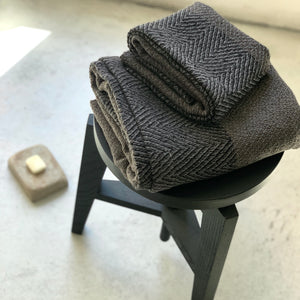 Linen bath towel in anthracite 90x170cm/ 50x70cm/ 50x100cm