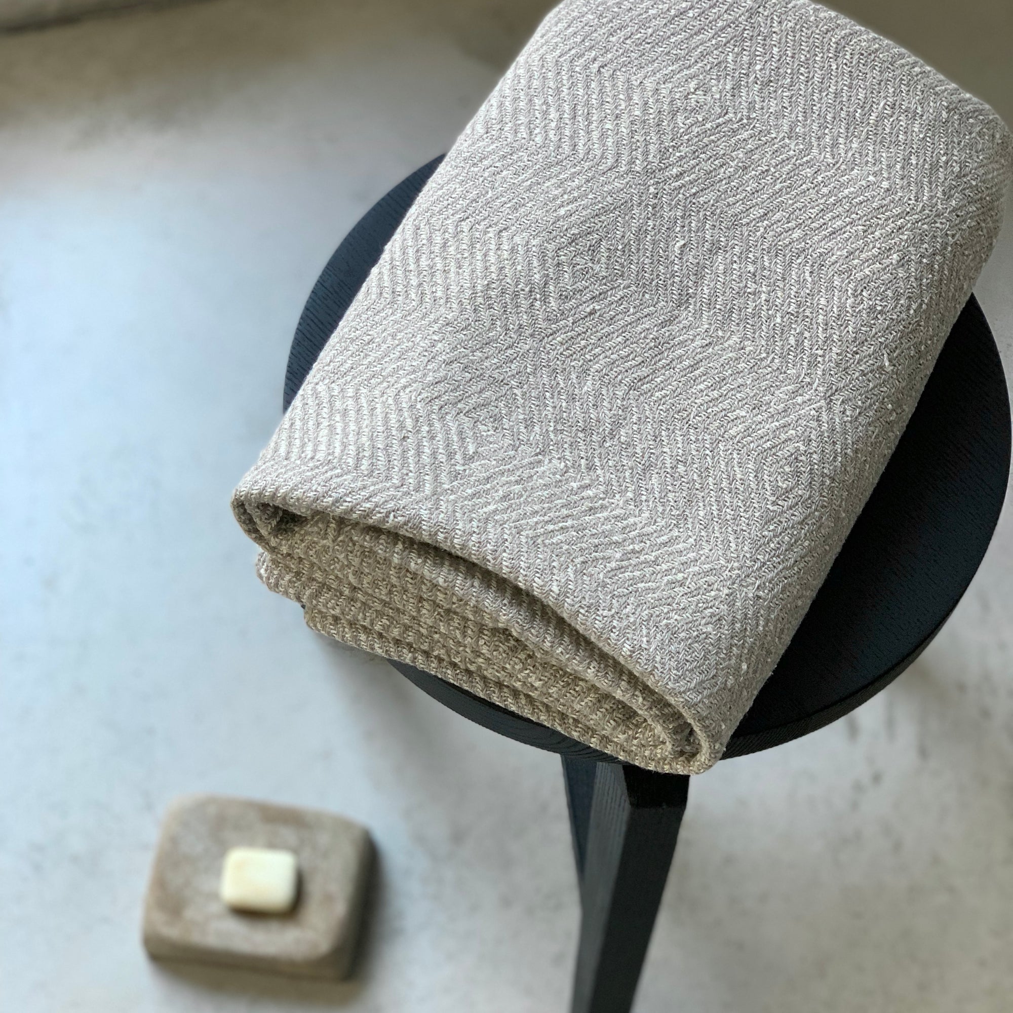 Linen bath towel in natural 85x190cm