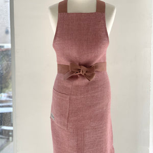 Linen apron in red 70x104 cm