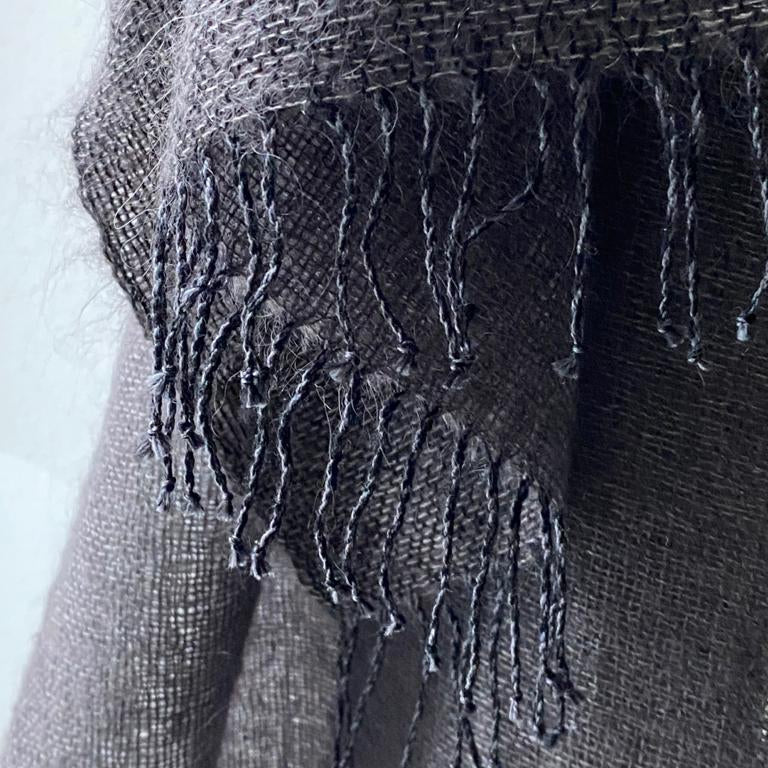Double hand woven cashmere scarf 36x180cm in gray.
