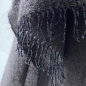 Double hand woven cashmere scarf 36x180cm in gray.