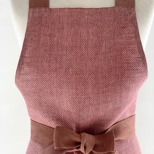 Linen apron in red 70x104 cm